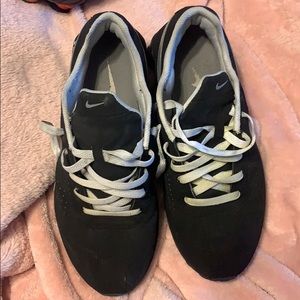 womens size 8 nike shocks